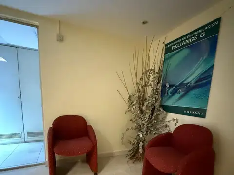 Oficina Comercial en Venta con 4 cocheras Centro/ Microcentro. Precio Negociable