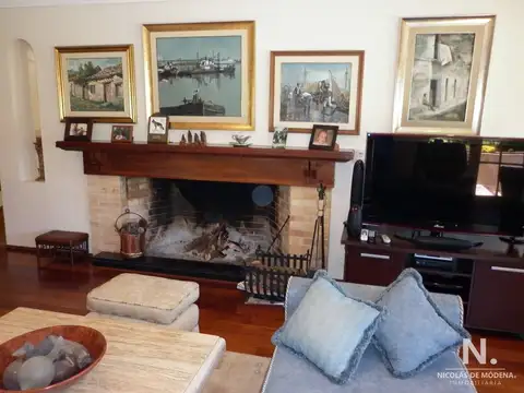 Casa 5 ambientes con 4 baños