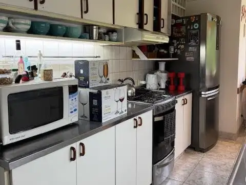 Casa 6 ambientes con 2 baños