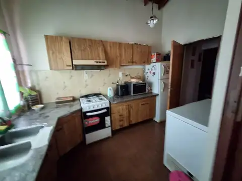 CASA EN VENTA GODOY CRUZ + LOCAL COMERCIAL