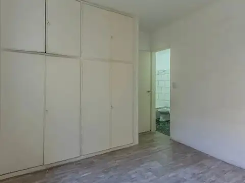 Muy lindo departamento de 2 amb luminoso sobre Avenida con lineas de colectivos y subte H