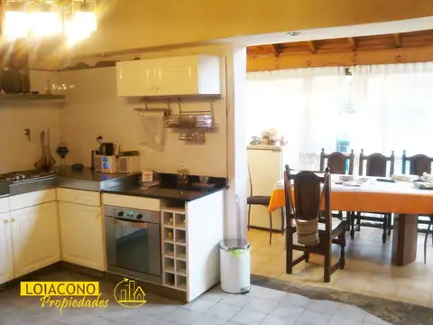 Casa de 4 amb con parque, pileta, quincho y garaje - LOIACONO PROPIEDADES
