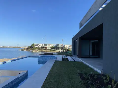 Casa en Venta en Puertos - Barrio Marinas, USD 2.500.000