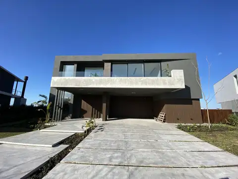 VENTA CASA AL LAGO, 5 DORM EN SUITE - MARINAS PUERTOS DEL LAGO