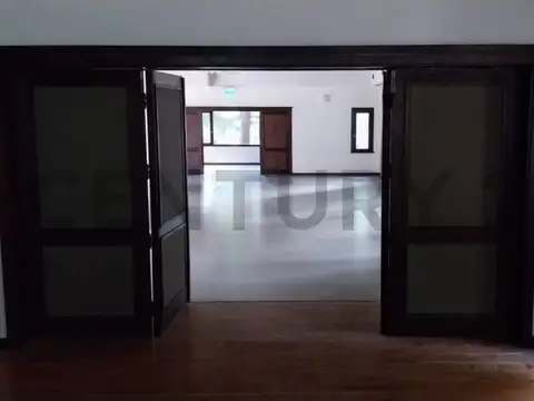 Casa 8 ambientes con 7 baños