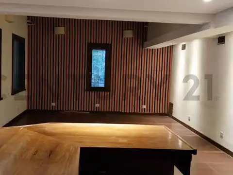 Casa en Venta con 6 cocheras