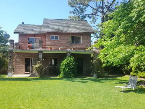 Casa en Venta con 2 cocheras