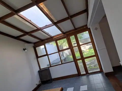 Casa 6 ambientes con 2 baños