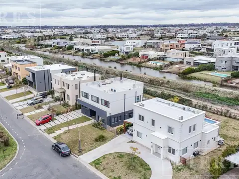 Casa en Venta al Oeste