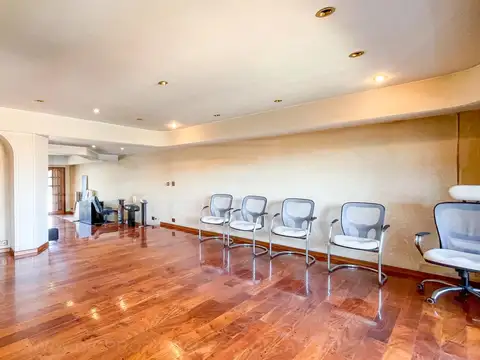 Casa 11 ambientes con 5 baños