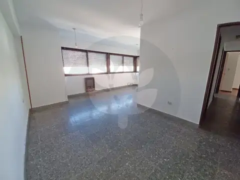 Departamento 3 Dormitorios, Al Frente  Excelente Ubicación! Calle 54 Entre 4 Y 5.- Sup. 73 M2.