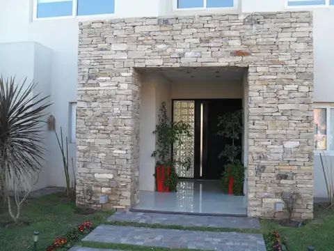 La Pradera-Av. Caamaño 100