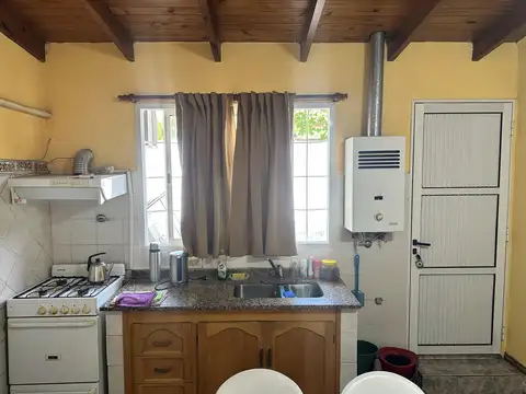 Casa de dos dormitorios con departamento en Juan José Paso.