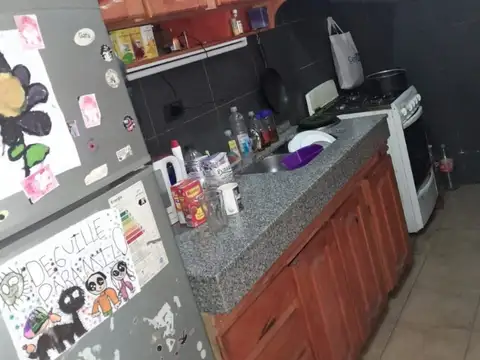 Casa en Venta con 2 Dormitorios + Escritorio, Cochera cubierta.