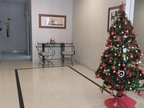 Impecable monoambiente - Superluminoso con gran balcón - Flores