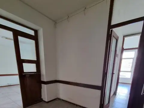 VENTA - Oficina con 3 espacios independientes y sala de espera. Centro, Rosario.