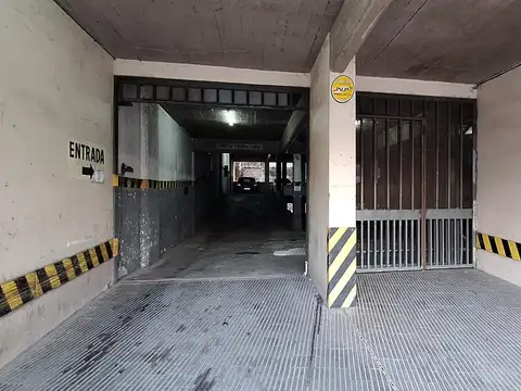 Cochera Corrientes y Cochabamba