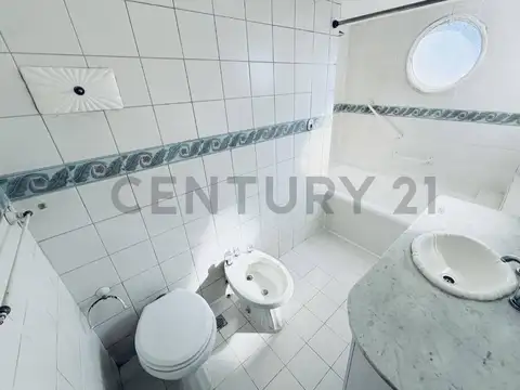 Venta tres ambientes dos balcones terraza parrilla baulera