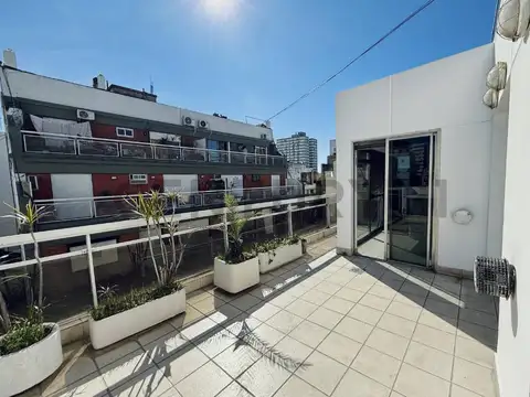 Venta tres ambientes dos balcones terraza parrilla baulera