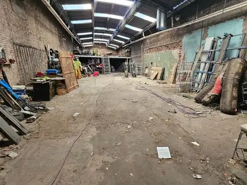 Galpón en zona industrial