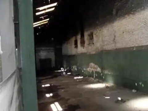 Galpon en Alquiler 90  mts Frente