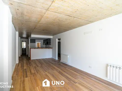 Montevideo y Juan Manuel de Rosas - Amplio Dpto de 2 Dormitorios.