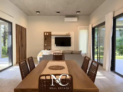 Casa 4 ambientes con 2 baños