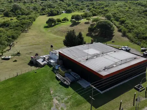 Venta Nave Comercial + Vivienda Falda del Carmen