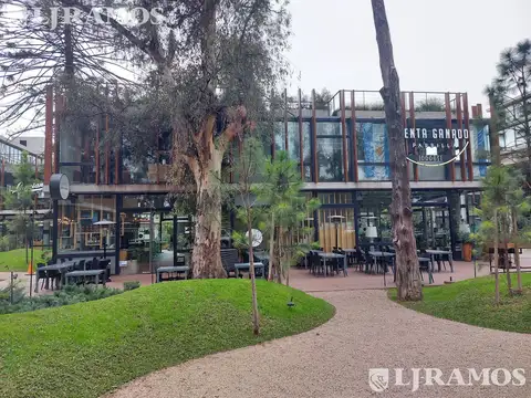 Local en Parque Leloir