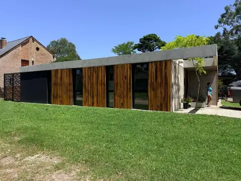 DEL SAUCE 400, Piso 0