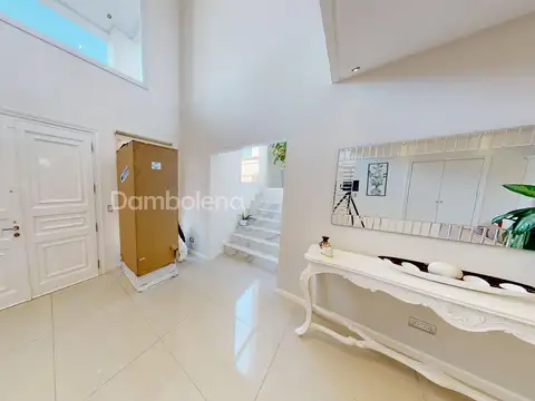 Casa en Venta con 2 cocheras