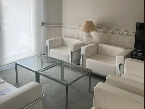 Casa 8 ambientes con 5 baños