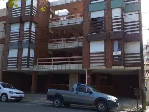 HERMOSO DEPARTAMENTO AMOBLADO CON COCHERA, FRENTE Y VISTA LATERAL AL MAR