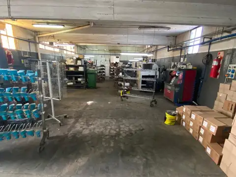 Galpon en Venta 55  mts Fondo