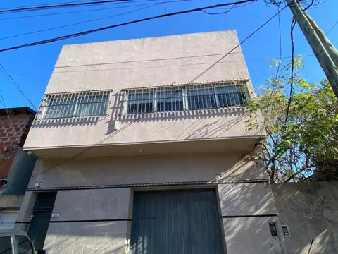 Galpón en venta en Lomas Del Mirador 872 mts2 en 2 plantas