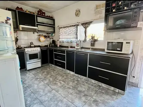 Casa 5 ambientes con 1 baño