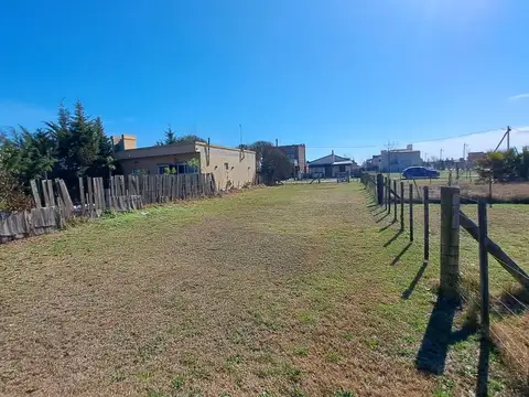 Terreno de 380 m2 a la venta en DOMSELAAR CHICO