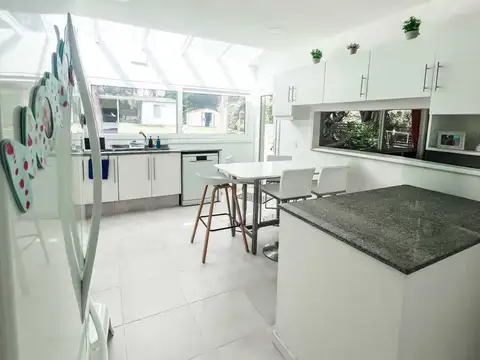 Casa 4 ambientes con 3 baños