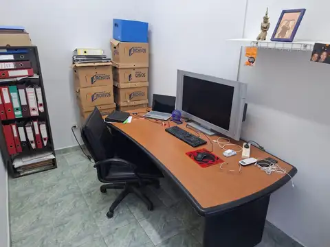 Casa en Alquiler con 4 cocheras