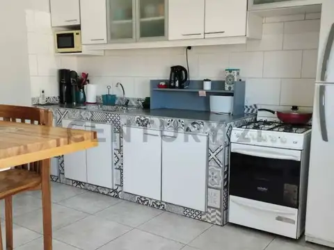 181 bis entre 516 y 516 Bis Casa de 2 dormitorios en venta Melchor Romero La Plata.