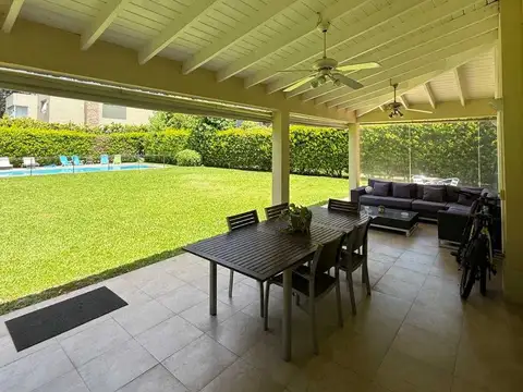 Casa 6 ambientes con 2 baños