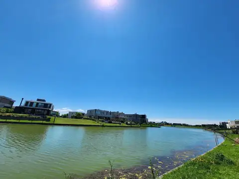 Casa al lago - a estrenar - Carpinchos - Nordelta