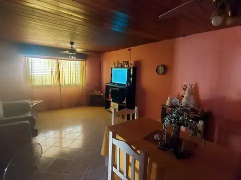 Casa 3 ambientes con 1 baño