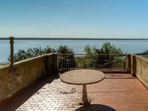 CASA EN VENTA FRENTE AL RIO ARROYO SECO.