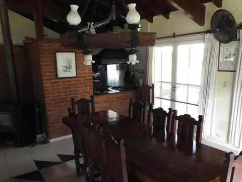 Casa 7 ambientes con 4 baños