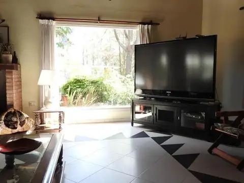 Casa en Alquiler con 1 cochera