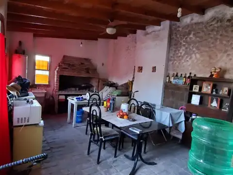 Casa 4 ambientes con 1 baño