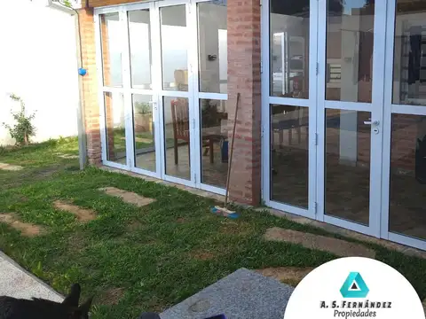 CASA AMPLIA CONSTRUCCIÓN DE PRIMERA CALIDAD