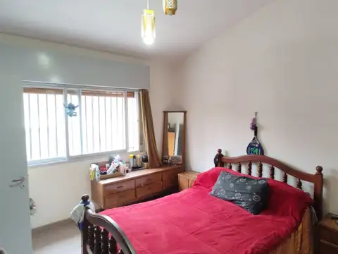 Casa 6 ambientes con 1 baño