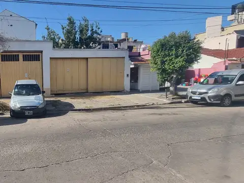 EN VENTA EN VILLA BOSCH GALPON DE 200M2 SOBRE LOTE DE 10X22 - FICHA 9496